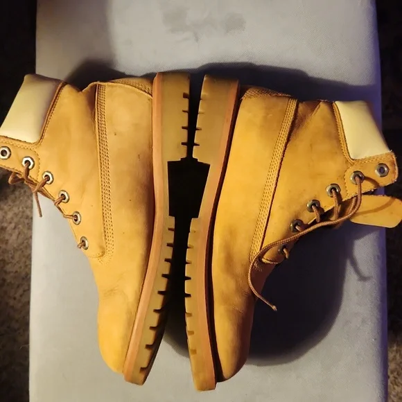 Timberlands - Picture 3 of 9